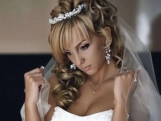 Прическа Невесты С Диадемой Фото