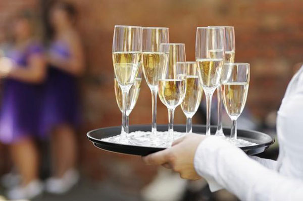 Как выбрать алкогольные напитки на свадьбу